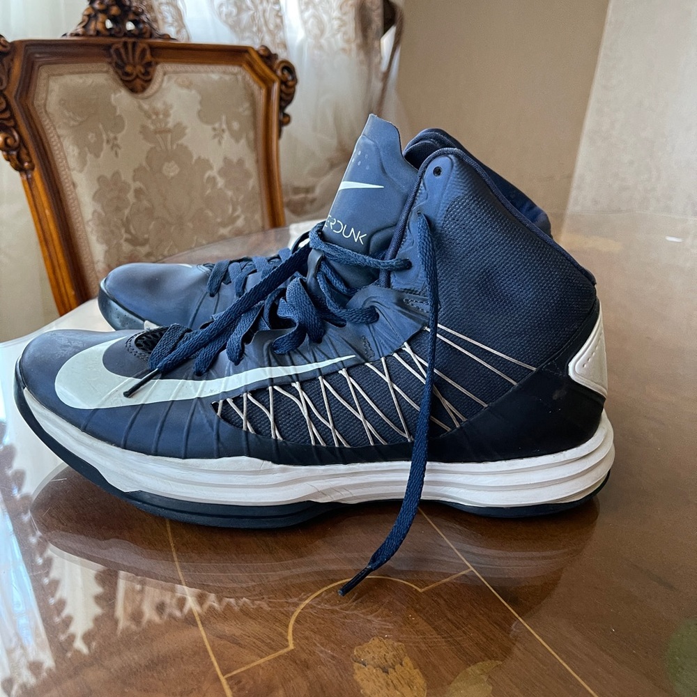 Men’s Nike Hyperdunk snickers Sz 11.5 plus bag